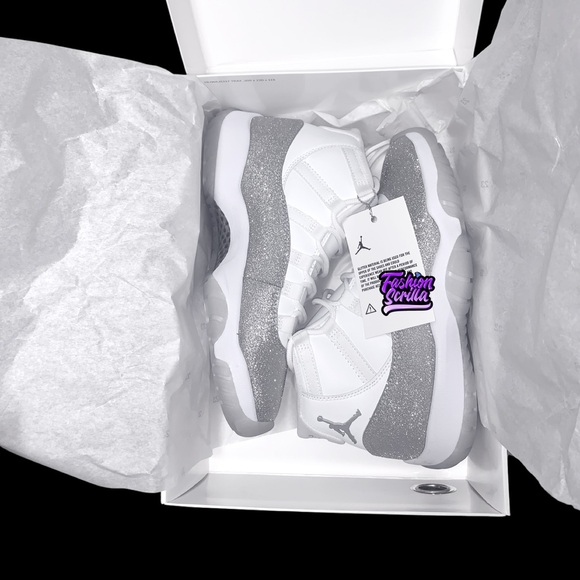 Air Jordan 11 Retro Vast Grey White Metallic Silver Women’s 7.5 NWT - Picture 2 of 16